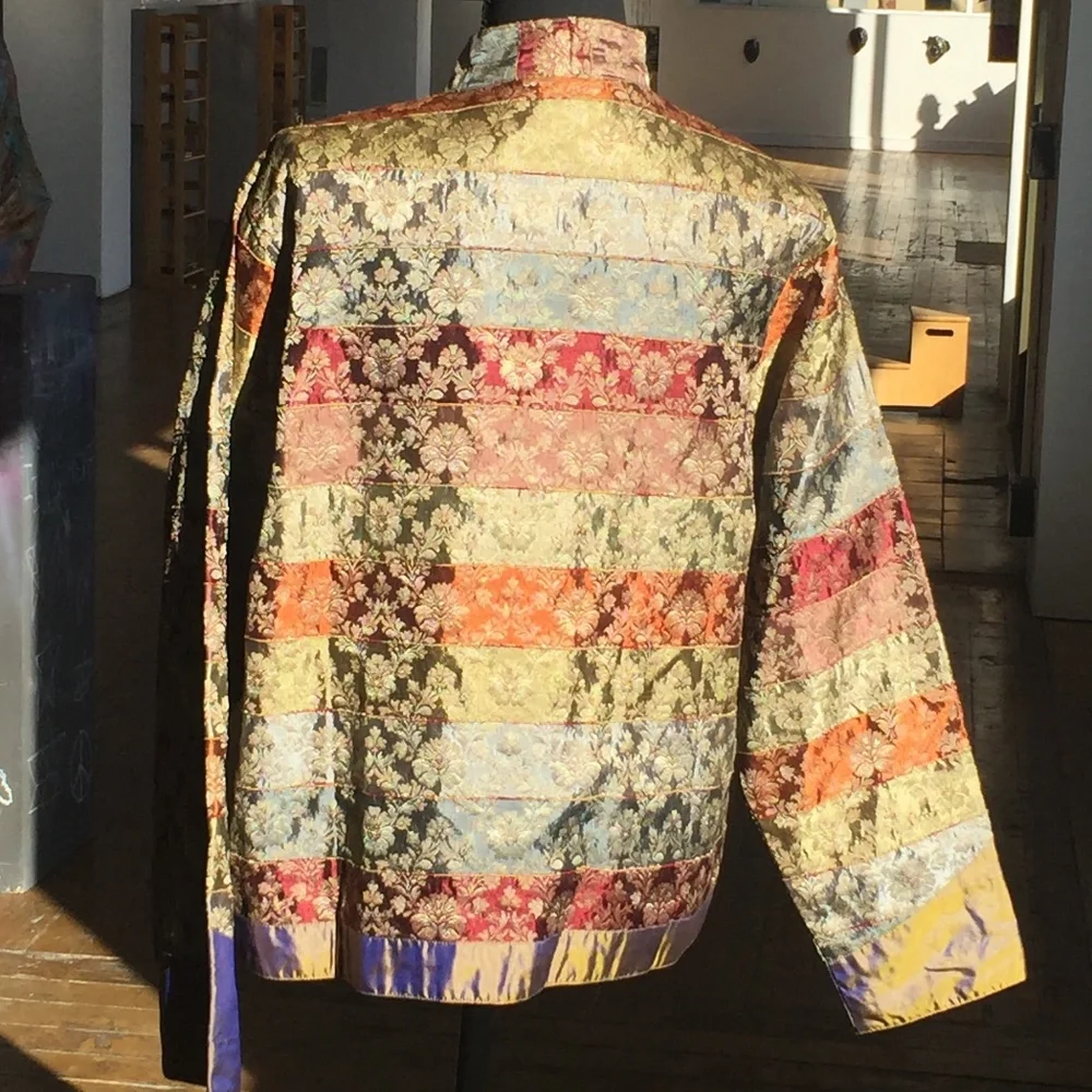 Cotton and silk floral embroidered iridescent jacket with wooden buttons - Picture 2 of 5